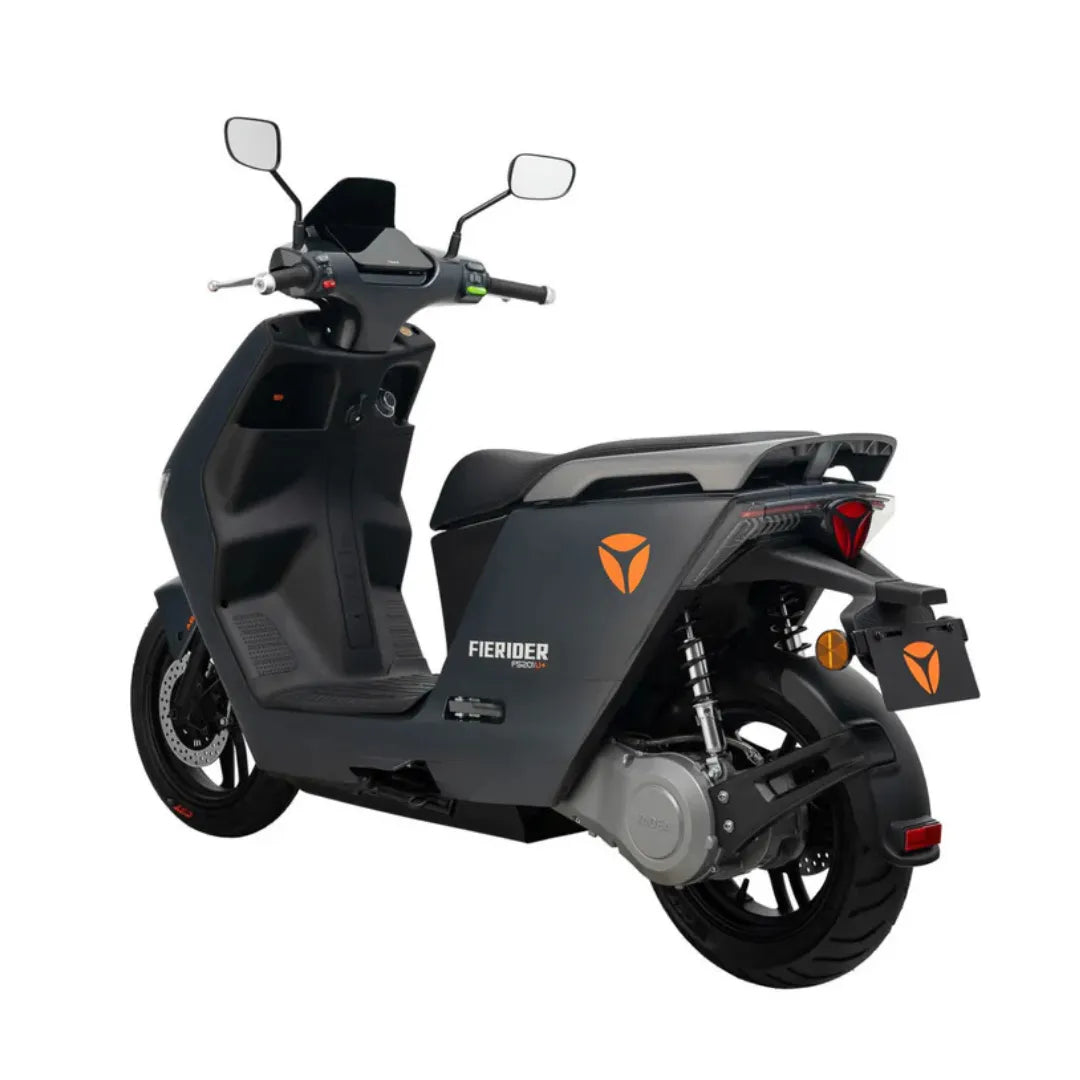 Električni skuter Yadea Fierider v elegantni črni izvedbi, ki prikazuje moderne funkcije in blagovno znamko.