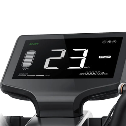 Zaslon električnega skuterja Yadea G5, ki prikazuje hitrost in nivo baterije.