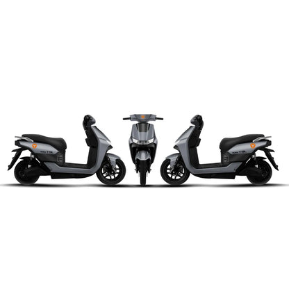 Trije pogledi na električni skuter Yadea T9l v elegantni sivi obliki.