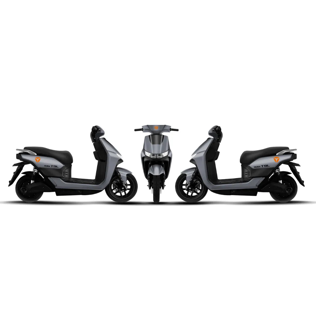 Trije pogledi na električni skuter Yadea T9l v elegantni sivi obliki.