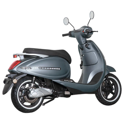 Električni skuter Efo Et5000 v elegantni sivi barvi, ki se ponaša z moderno obliko in udobnim sedenjem.