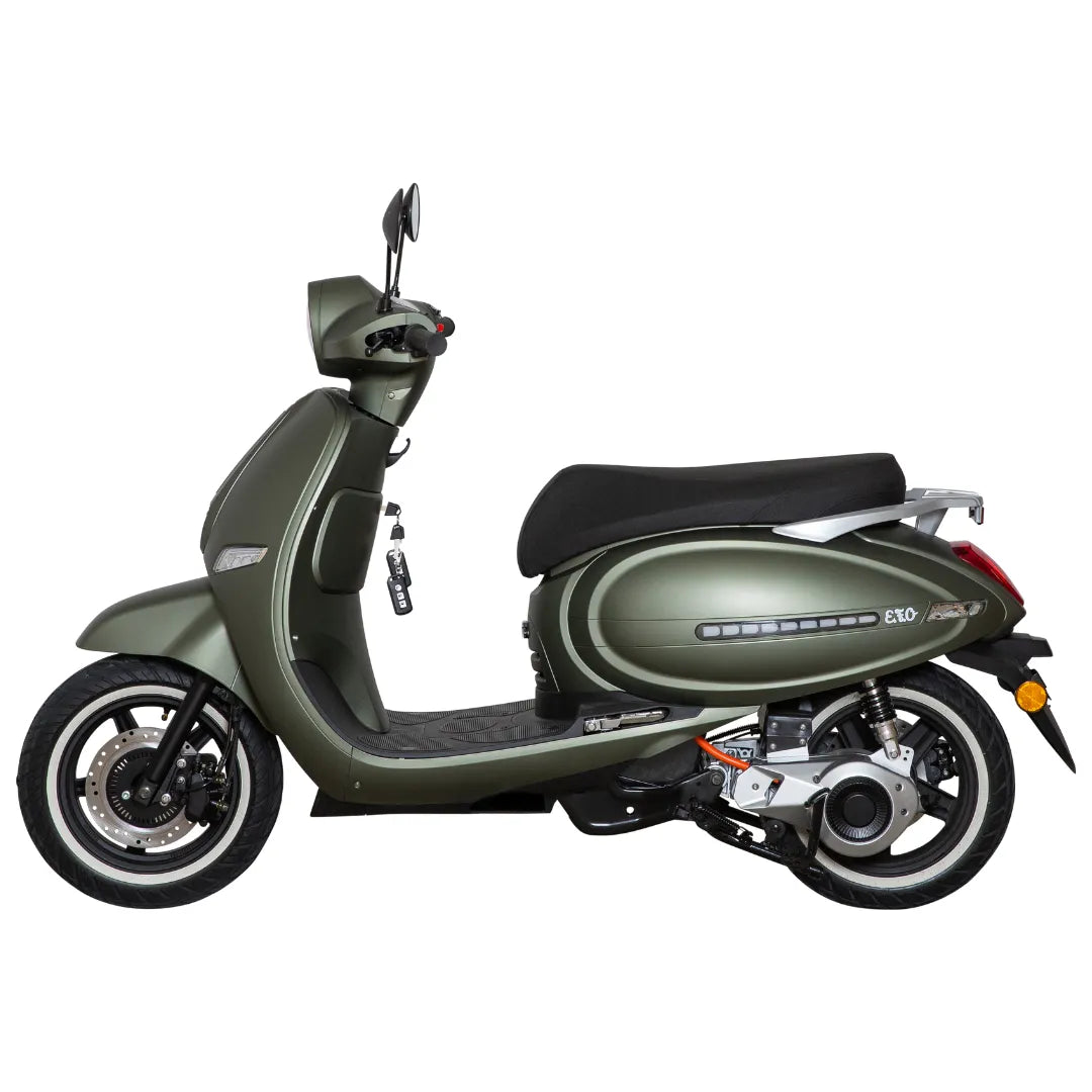 Električni skuter Efo Et5000 v olivno zeleni barvi, z elegantnim dizajnom in modernimi detajli.
