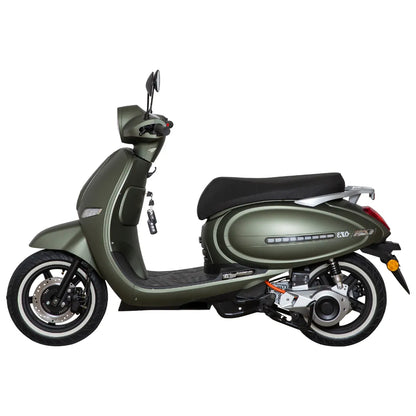 Električni skuter Efo Et5000 v olivno zeleni barvi, z elegantnim dizajnom in modernimi detajli.