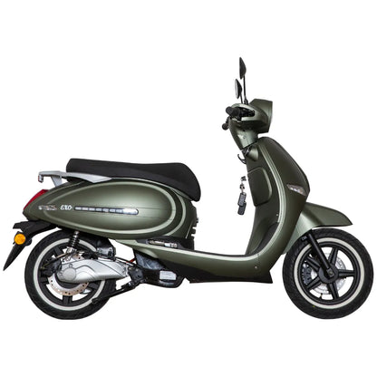 Električni skuter Efo Et5000 v zeleni barvi, z elegantno obliko in modernim slogom.