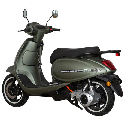 Električni skuter Efo Et5000 v zeleni barvi, z elegantnim dizajnom in moderno obliko.