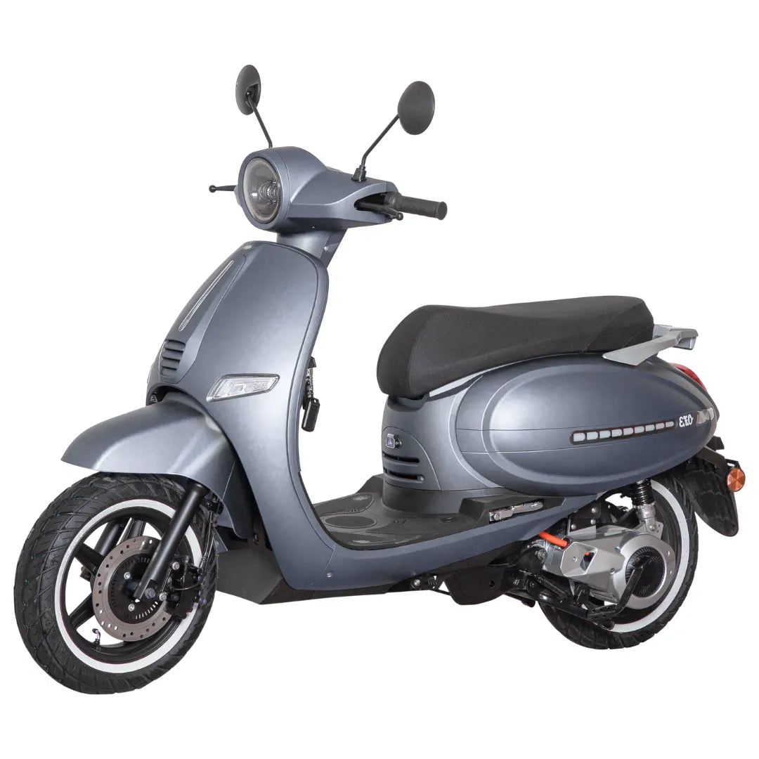 Električni skuter Efo Et5000 v elegantni sivi obliki, z udobnim sedežem in modernim slogom