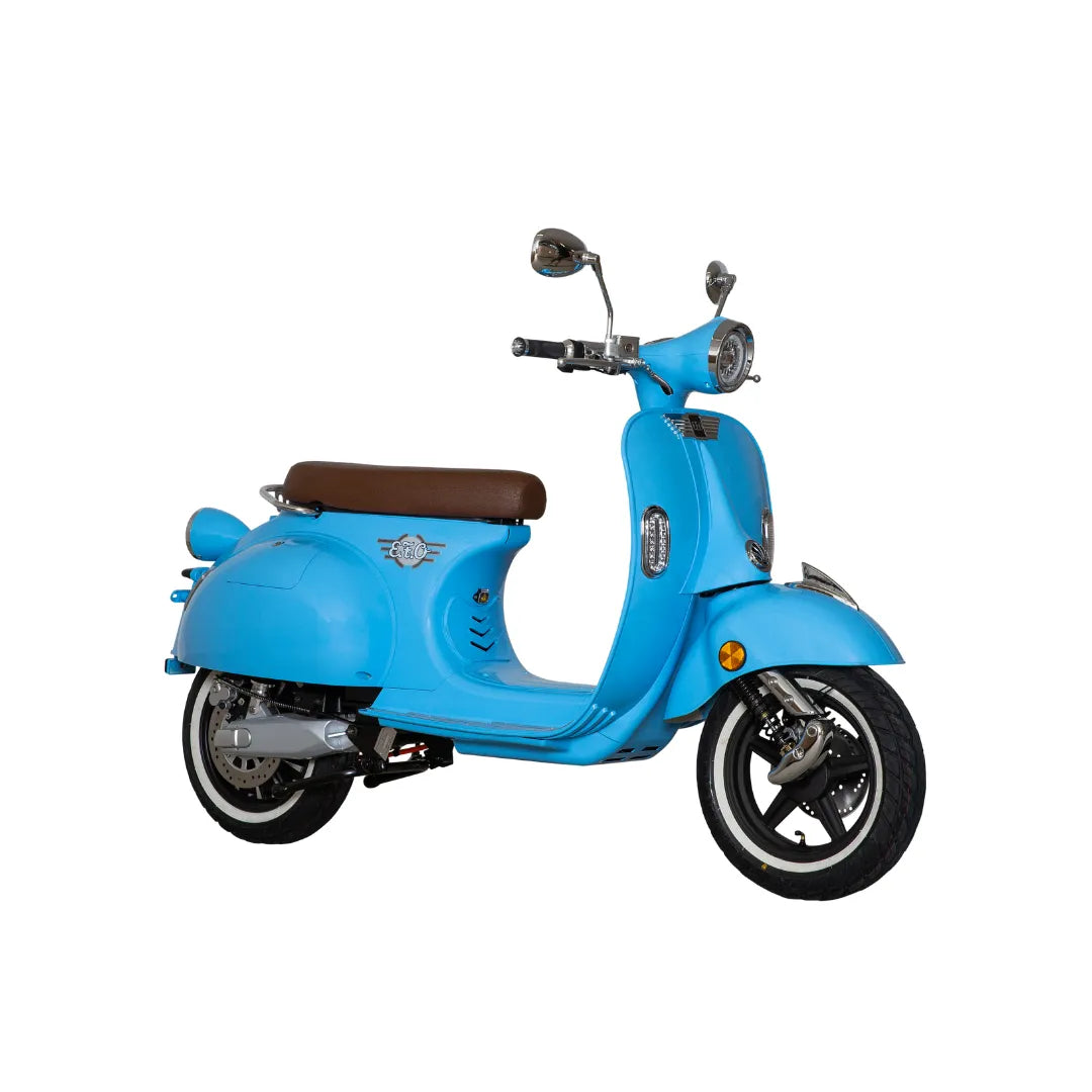 Električni skuter Efo Ev3000 v modri barvi z rjavim sedežem, elegantnega in kompaktnega dizajna.