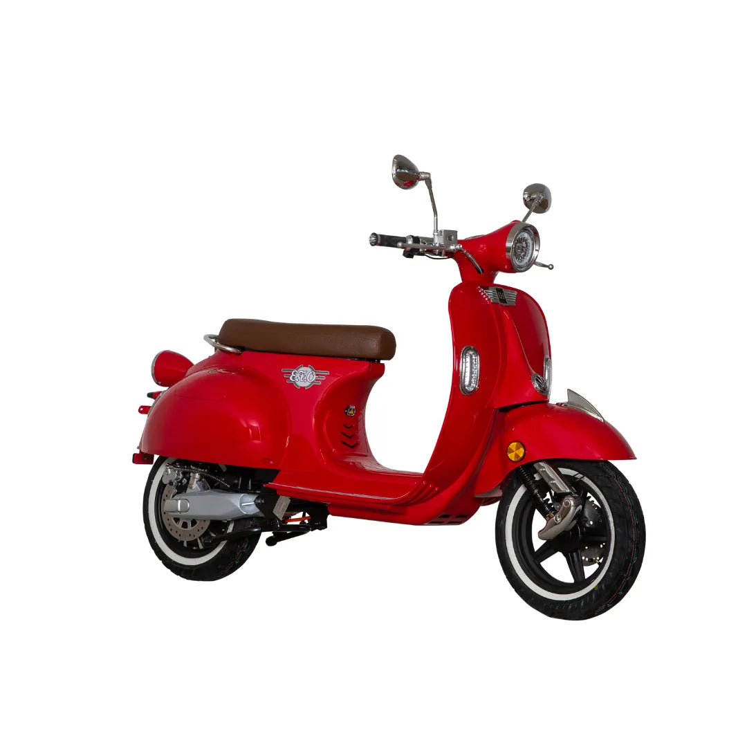 Rdeči električni skuter Efo Ev3000 z rjavim sedežem in elegantnim dizajnom.
