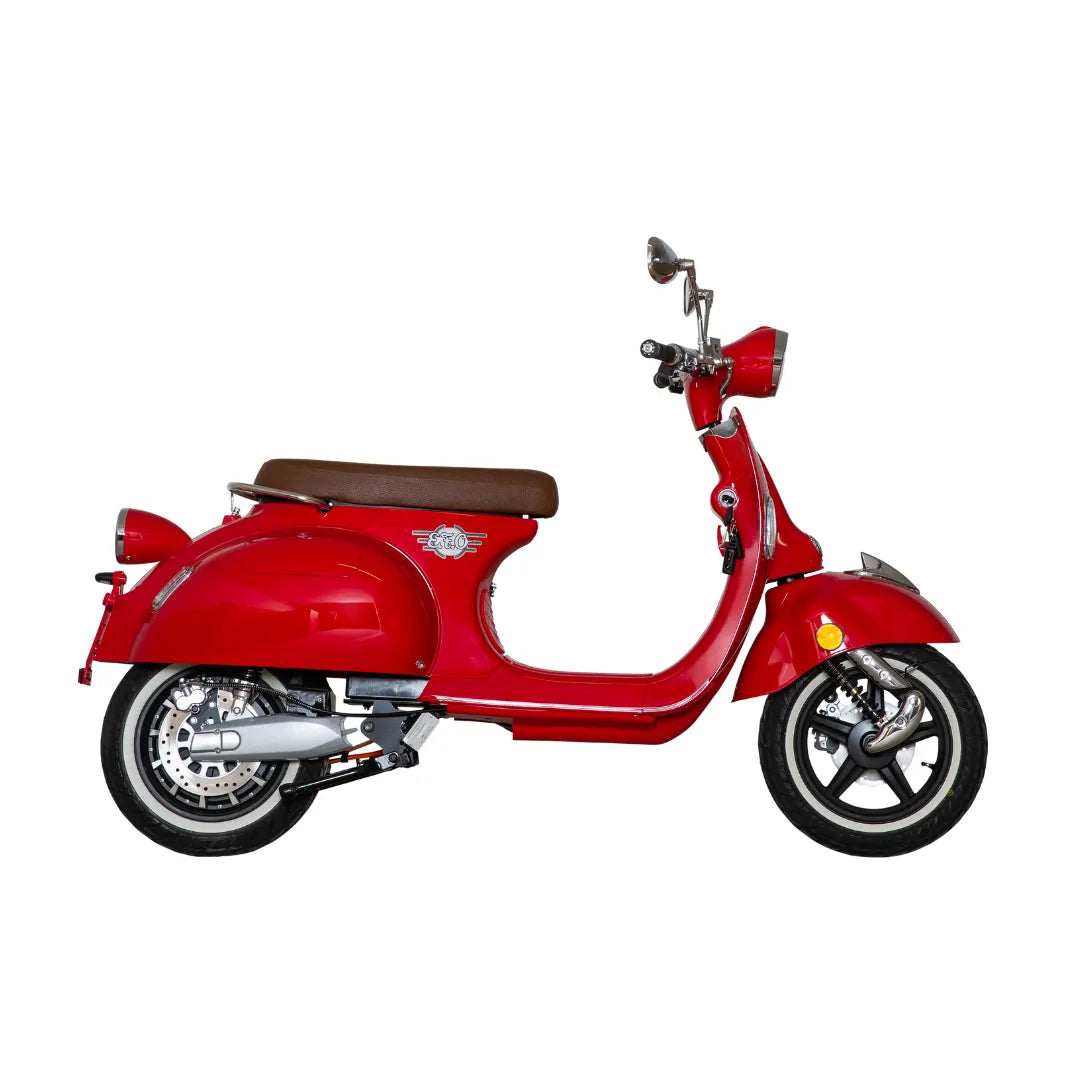 Rdeči električni skuter Efo Ev3000 z rjavim sedežem, viden s strani.