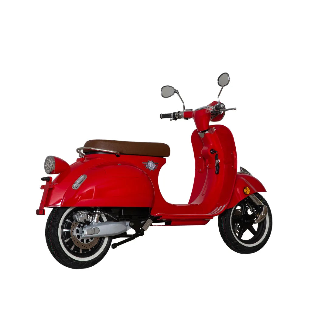Rdeč električni skuter Efo Ev3000 z rjavim sedežem in elegantno obliko.