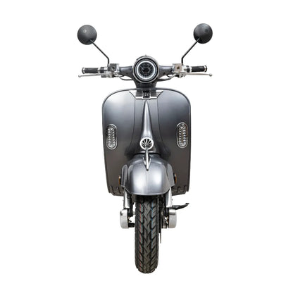 Sprednji pogled električnega skuterja Efo Ev4000, ki prikazuje njegovo elegantno obliko in lastnosti.