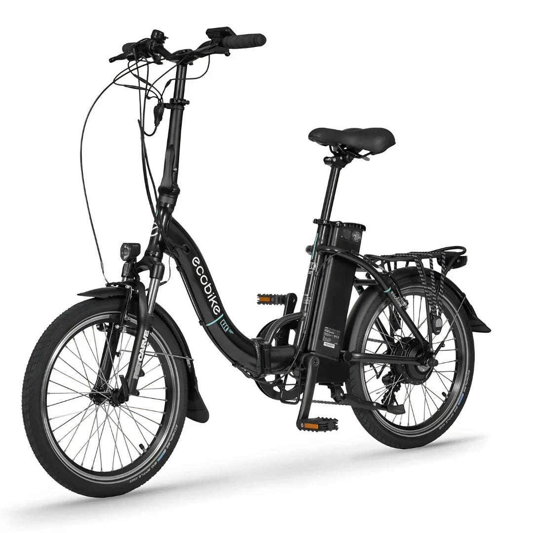 Izdelek na sliki je električno kolo znamke Ecobike, model Even. Na sliki je vidno zložljivo električno kolo s črnim okvirjem, širokimi pnevmatikami in udobnim sedežem. Kolo ima tudi prtljažnik in električni motor, kar omogoča lažje premagovanje daljših razdalj. Ročaji na krmilu so ergonomski, kar prispeva k udobni vožnji.