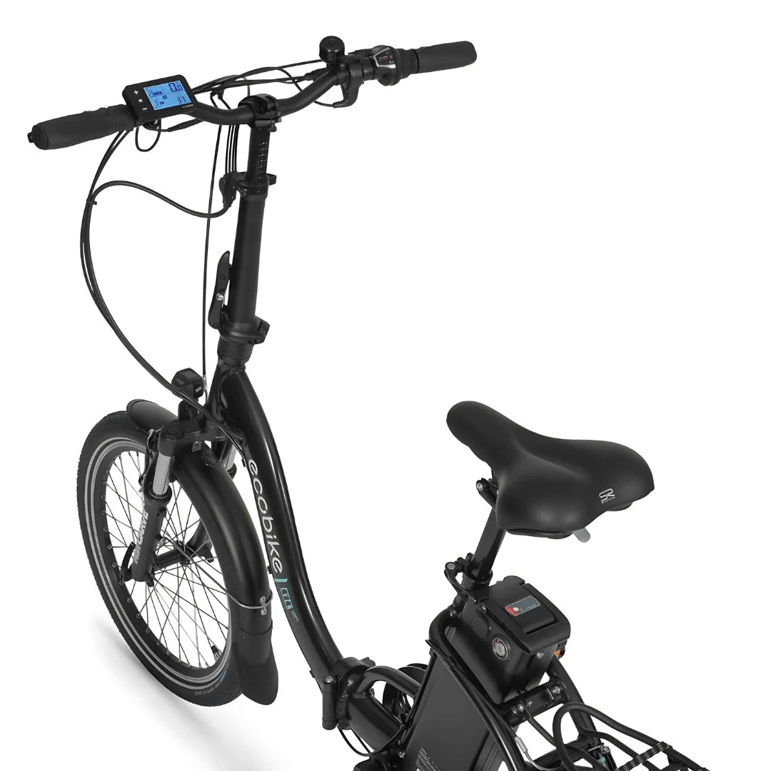 Na sliki je električno kolo blagovne znamke Ecobike, model Even. Vidna je sprednja stran kolesa, krmilo z digitalnim zaslonom, ki prikazuje podatke o vožnji, ter sedež. Kolo ima kompaktno zasnovo in je primerno za mestno vožnjo.