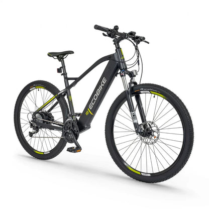 Izdelek je električno kolo, znamke Ecobike, model SX-5. Na sliki je prikazano moderno električno kolo s črnim okvirjem in rumenimi detajli. Ima široke gume, kar omogoča boljšo stabilnost in oprijem na različnih terenih. Kolo je opremljeno s prednjim vzmetenjem, kar prispeva k udobni vožnji po neravnem terenu.