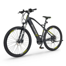 Izdelek je električno kolo, znamke Ecobike, model SX-5. Na sliki je prikazano moderno električno kolo s črnim okvirjem in zelenimi detajli. Ima široke gume, kar omogoča boljšo stabilnost in oprijem na različnih terenih. Kolo je opremljeno z vzmetenjem spredaj in disk zavorami, kar zagotavlja varno vožnjo.