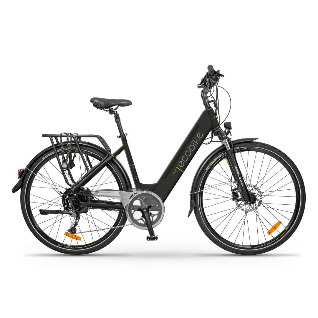 Električno kolo Ecobike X Cross v elegantni črni obliki, z nizkim okvirjem in robustnimi pnevmatikami
